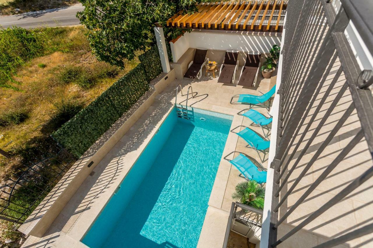 House Luce With Pool Lägenhet Čisla Exteriör bild