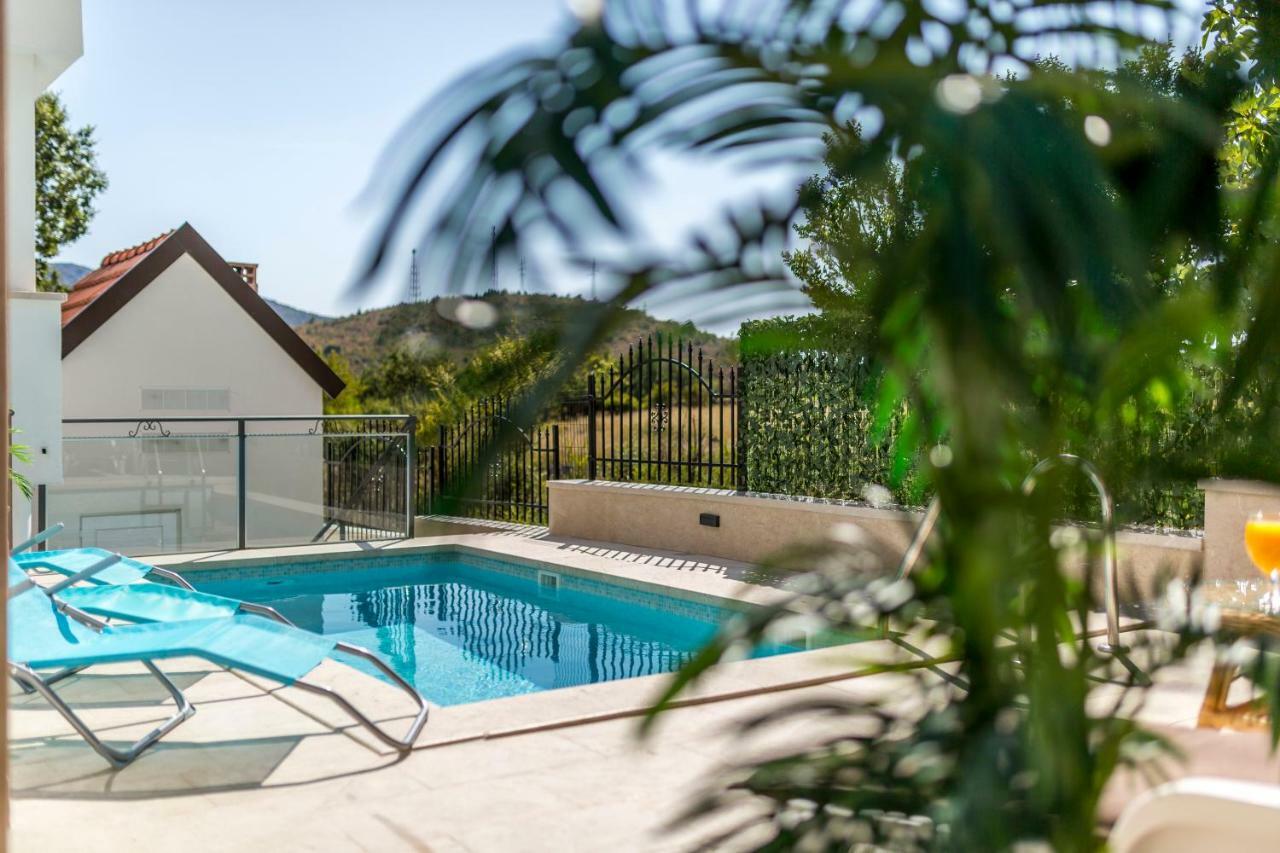 House Luce With Pool Lägenhet Čisla Exteriör bild